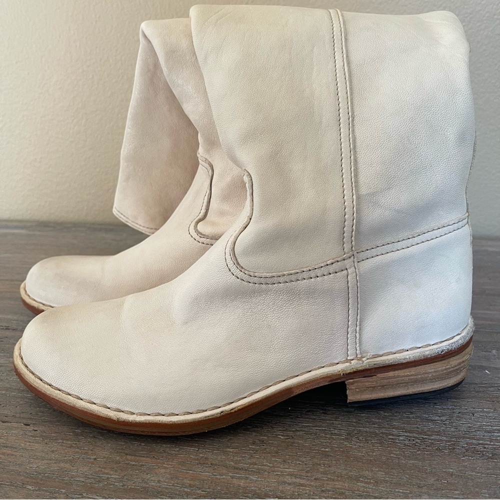 SUUS Women's Cream Leather Boots